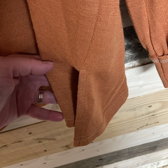 Perch by blu pepper size 1X and 3X rust Henley long sleeve raw hem oversize top - Picture 10 of 12